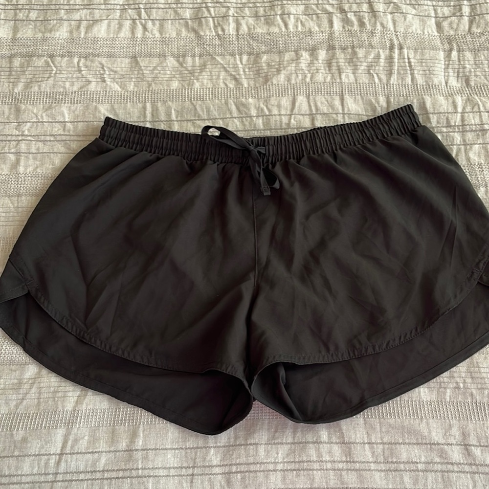 Woman’s Old Navy Active Shorts, black, size medium